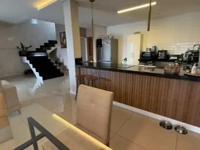 Sobrado com 300m² 4 quartos e 3 banheiros, à venda, no bairro Jardim República em São José dos Campos