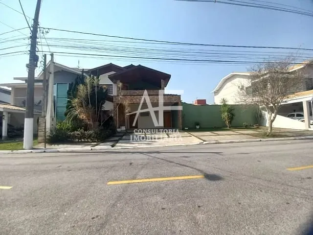 Sobrado com 500m² 4 quartos e 3 banheiros, à venda ou para alugar, no bairro Caminho Novo em Taubaté