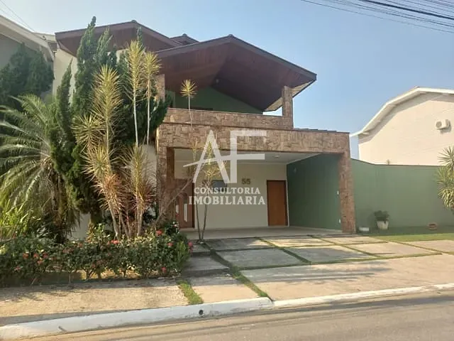 Sobrado com 500m² 4 quartos e 3 banheiros, à venda ou para alugar, no bairro Caminho Novo em Taubaté