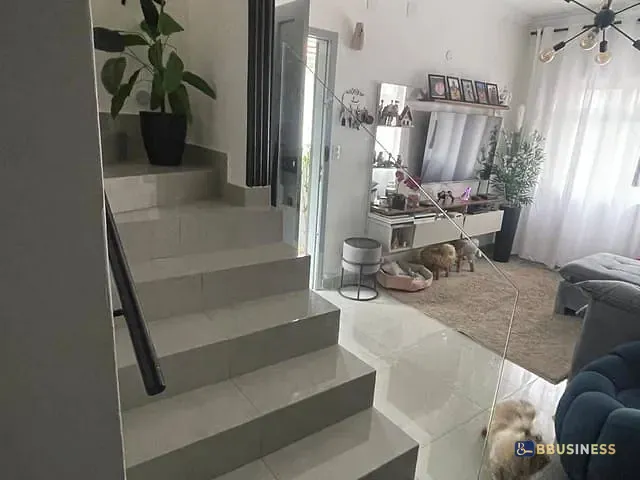 Sobrado 2 quartos e 3 banheiros, à venda, no bairro Jardim Maria Rosa em Taboão da Serra