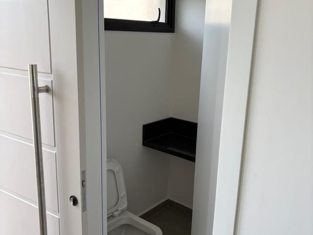 Sobrado com 138m² 3 quartos e 3 banheiros, à venda, no bairro Granja Viana em Carapicuíba