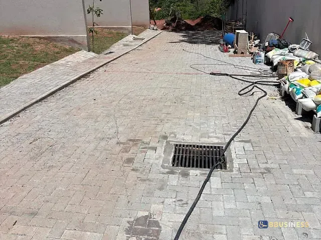 Sobrado com 138m² 3 quartos e 3 banheiros, à venda, no bairro Granja Viana em Carapicuíba