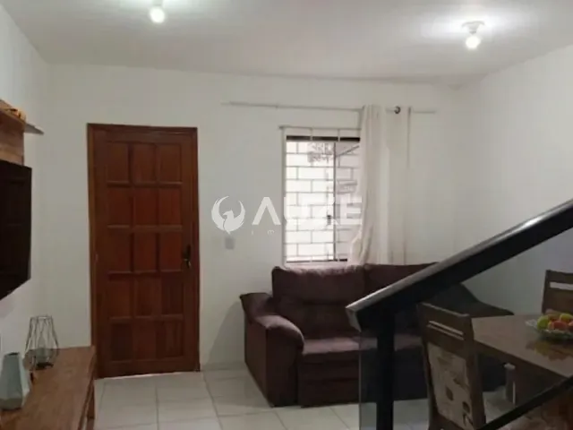 Sobrado 2 quartos e 2 banheiros, à venda, no bairro Umbará em Curitiba