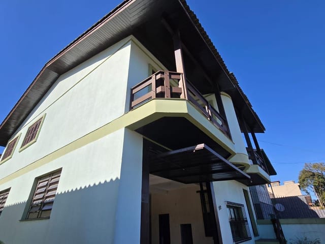 Sobrado 3 quartos e 4 banheiros, à venda, no bairro Jardim das Hortências em Caxias do Sul