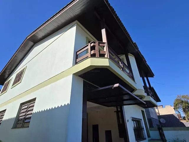 Sobrado 3 quartos e 4 banheiros, à venda, no bairro Jardim das Hortências em Caxias do Sul