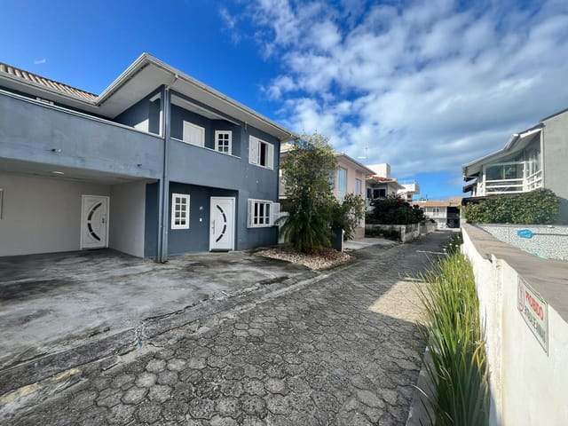 Sobrado 3 quartos e 3 banheiros, à venda, no bairro Ingleses do Rio Vermelho em Florianópolis
