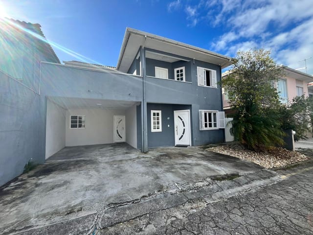 Sobrado 3 quartos e 3 banheiros, à venda, no bairro Ingleses do Rio Vermelho em Florianópolis