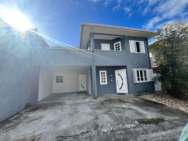 Sobrado 3 quartos e 3 banheiros, à venda, no bairro Ingleses do Rio Vermelho em Florianópolis