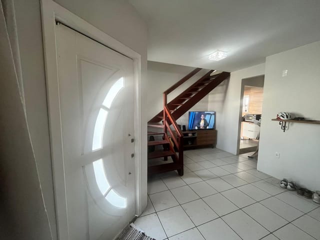 Sobrado 3 quartos e 3 banheiros, à venda, no bairro Ingleses do Rio Vermelho em Florianópolis