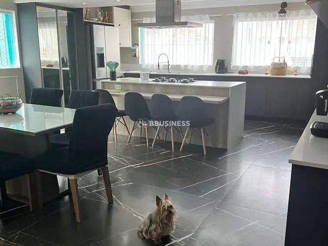 Sobrado com 442m² 4 quartos e 2 banheiros, à venda, no bairro Osvaldo Cruz em São Caetano do Sul