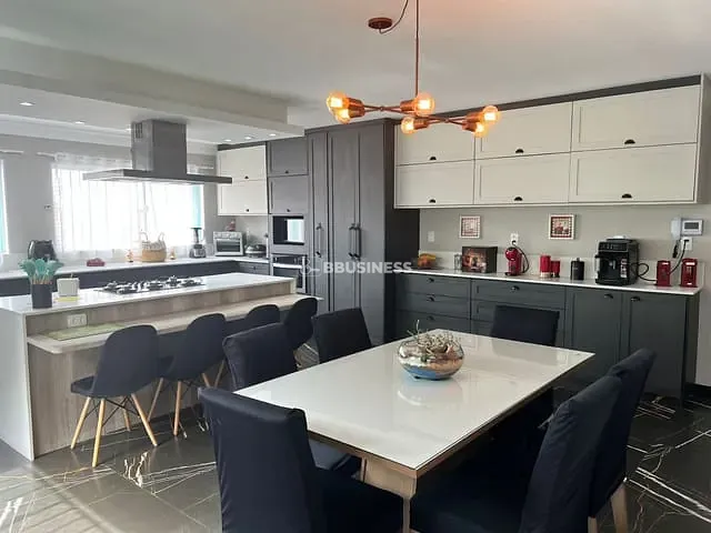 Sobrado com 442m² 4 quartos e 2 banheiros, à venda, no bairro Osvaldo Cruz em São Caetano do Sul