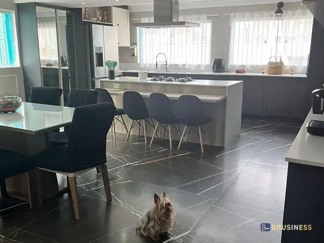 Sobrado com 442m² 4 quartos e 2 banheiros, à venda, no bairro Osvaldo Cruz em São Caetano do Sul
