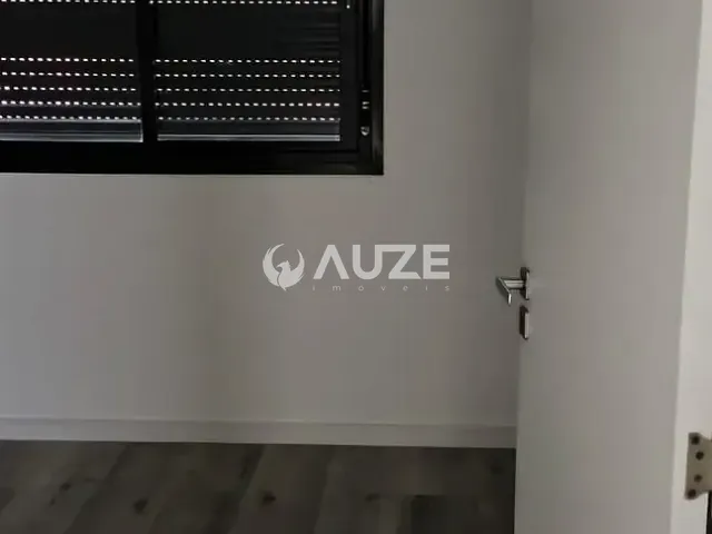Sobrado com 80m² 2 quartos e 1 banheiro, à venda, no bairro Sítio Cercado em Curitiba
