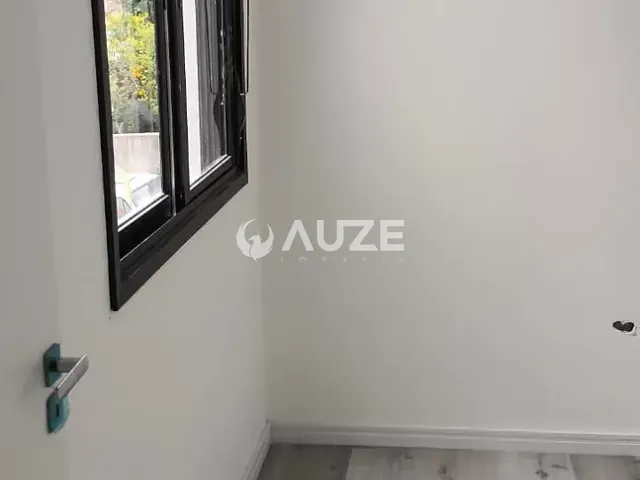 Sobrado com 80m² 2 quartos e 1 banheiro, à venda, no bairro Sítio Cercado em Curitiba