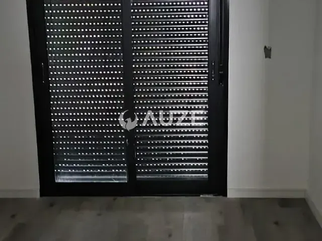 Sobrado com 80m² 2 quartos e 1 banheiro, à venda, no bairro Sítio Cercado em Curitiba