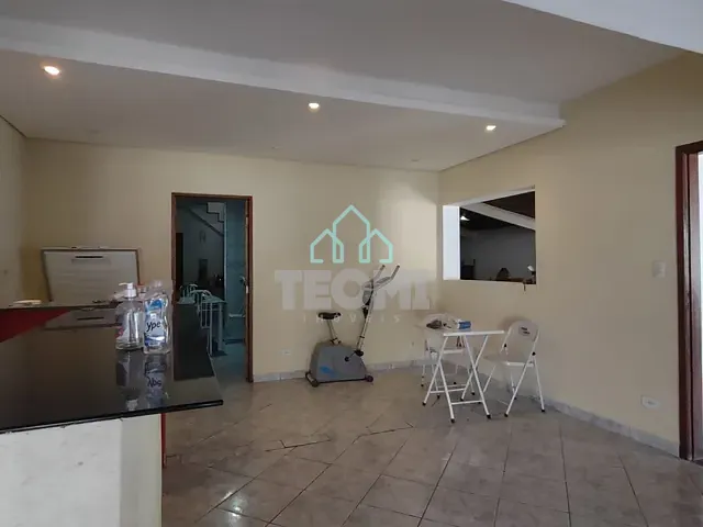 Sobrado com 228m² 4 quartos e 2 banheiros, à venda, no bairro Esplanada Independência em Taubaté