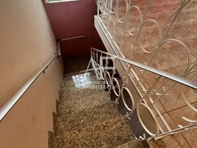 Sobrado com 228m² 8 quartos e 4 banheiros, à venda, no bairro Centro em Taubaté