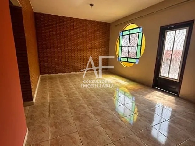 Sobrado com 228m² 8 quartos e 4 banheiros, à venda, no bairro Centro em Taubaté