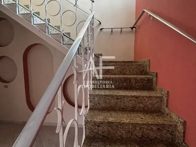 Sobrado com 228m² 8 quartos e 4 banheiros, à venda, no bairro Centro em Taubaté
