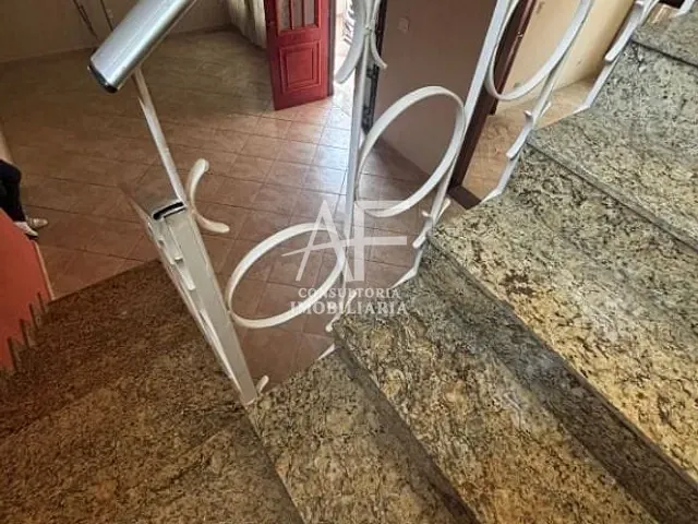 Sobrado com 228m² 8 quartos e 4 banheiros, à venda, no bairro Centro em Taubaté