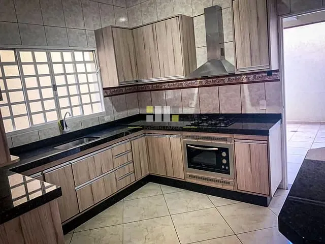 Sobrado com 125m² 3 quartos e 2 banheiros, à venda, no bairro Jardim Luiz Cia em Sumaré