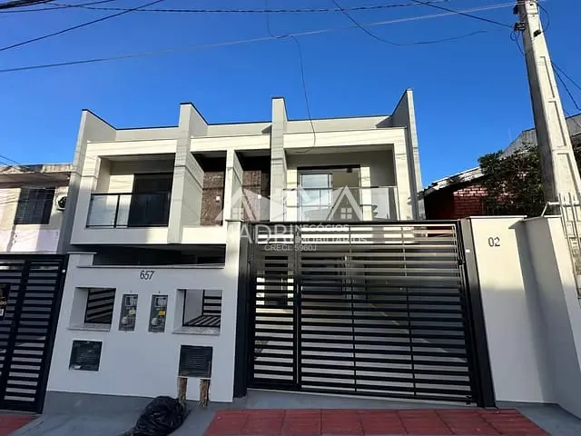 Sobrado com 150m² 3 quartos e 3 banheiros, à venda, no bairro Barreiros em São José