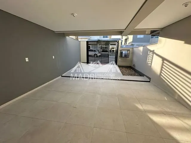 Sobrado com 150m² 3 quartos e 3 banheiros, à venda, no bairro Barreiros em São José