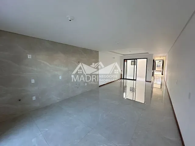 Sobrado com 150m² 3 quartos e 3 banheiros, à venda, no bairro Barreiros em São José