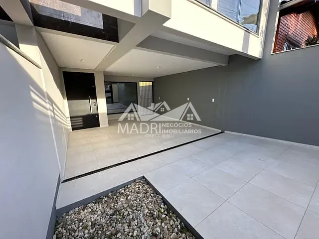 Sobrado com 150m² 3 quartos e 3 banheiros, à venda, no bairro Barreiros em São José