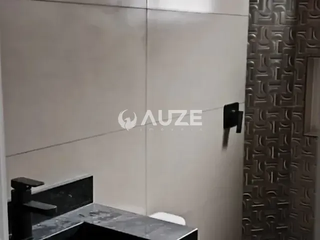 Sobrado com 84m² 2 quartos e 1 banheiro, à venda, no bairro Sítio Cercado em Curitiba