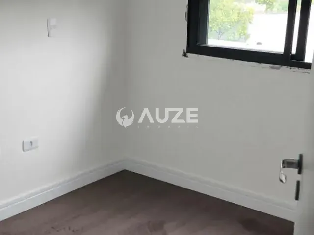 Sobrado com 84m² 2 quartos e 1 banheiro, à venda, no bairro Sítio Cercado em Curitiba