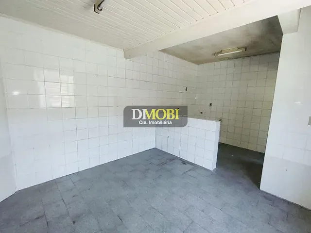 Sobrado com 300m² 4 quartos e 2 banheiros, para alugar, no bairro Centro em Gravataí