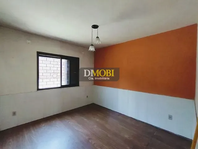 Sobrado com 300m² 4 quartos e 2 banheiros, para alugar, no bairro Centro em Gravataí
