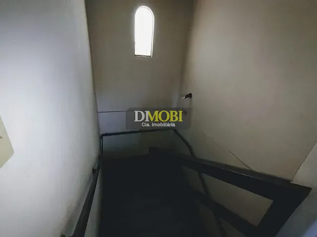Sobrado com 300m² 4 quartos e 2 banheiros, para alugar, no bairro Centro em Gravataí
