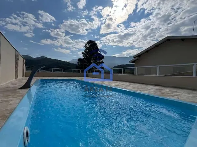 Sobrado com 100m² 2 quartos e 2 banheiros, à venda, no bairro Capricórnio II em Caraguatatuba