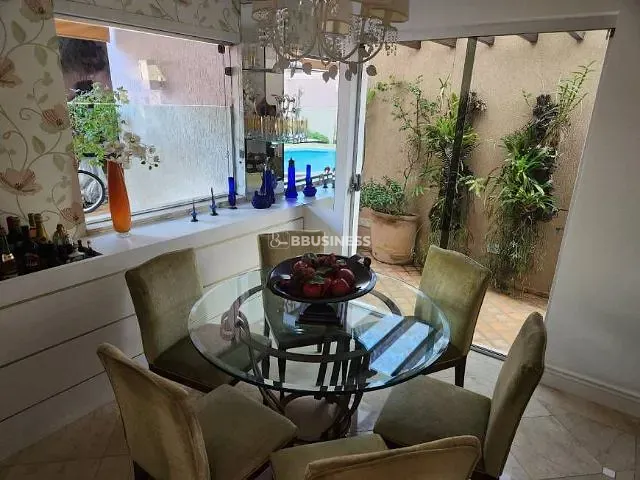 Sobrado com 320m² 4 quartos e 4 banheiros, à venda, no bairro Jardim São Caetano em São Caetano do Sul