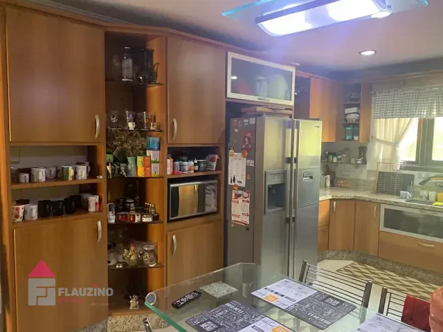 Sobrado com 270m² 3 quartos e 4 banheiros, à venda, no bairro Parque Munhoz em São Paulo