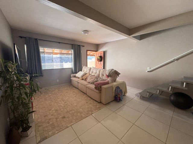 Sobrado com 130m² 3 quartos e 3 banheiros, à venda, no bairro Ingleses do Rio Vermelho em Florianópolis