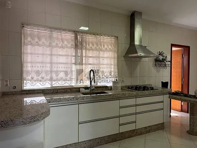 Sobrado 2 quartos e 2 banheiros, à venda, no bairro Vila Rubens em Indaiatuba