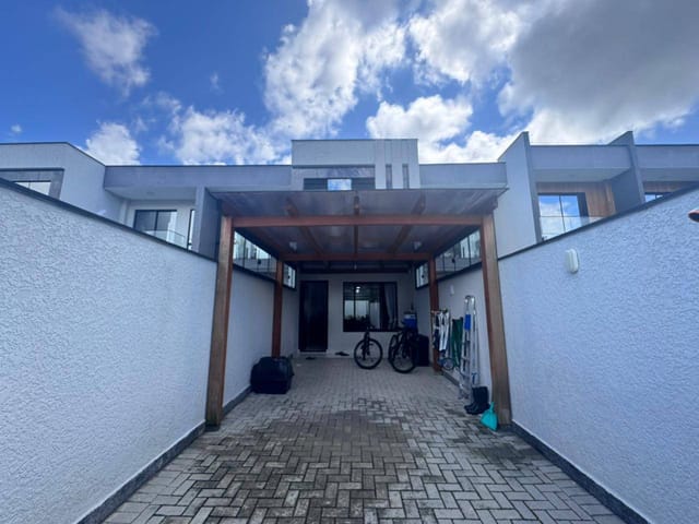 Sobrado com 144m² 2 quartos e 3 banheiros, à venda, no bairro Cachoeira do Bom Jesus em Florianópolis
