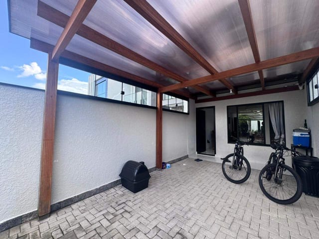 Sobrado com 144m² 2 quartos e 3 banheiros, à venda, no bairro Cachoeira do Bom Jesus em Florianópolis