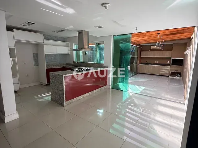 Sobrado com 235m² 3 quartos e 4 banheiros, à venda, no bairro Cajuru em Curitiba