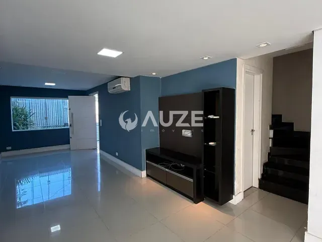 Sobrado com 235m² 3 quartos e 4 banheiros, à venda, no bairro Cajuru em Curitiba