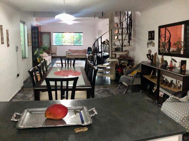 Sobrado com 300m² 300 quartos e 2 banheiros, para alugar, no bairro Olímpico em São Caetano do Sul