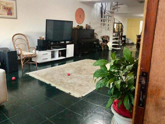 Sobrado com 300m² 300 quartos e 2 banheiros, para alugar, no bairro Olímpico em São Caetano do Sul