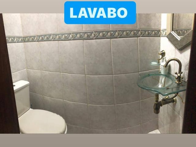 Sobrado com 300m² 300 quartos e 2 banheiros, para alugar, no bairro Olímpico em São Caetano do Sul