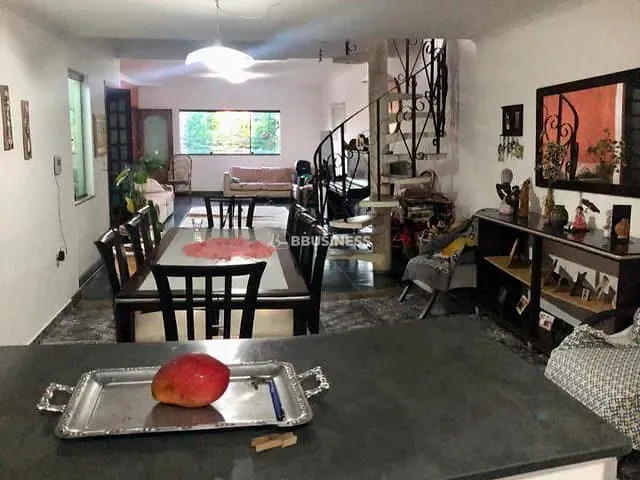 Sobrado com 300m² 300 quartos e 2 banheiros, para alugar, no bairro Olímpico em São Caetano do Sul