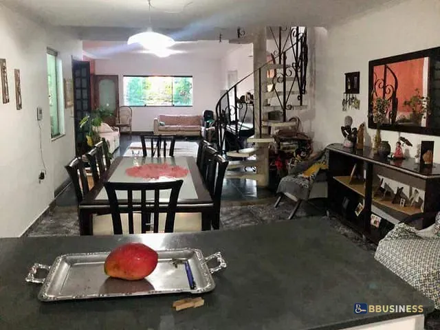 Sobrado com 300m² 300 quartos e 2 banheiros, para alugar, no bairro Olímpico em São Caetano do Sul