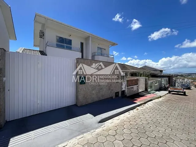 Sobrado com 120m² 2 quartos e 2 banheiros, à venda, no bairro Bela Vista em Palhoça