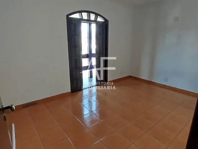 Sobrado com 250m² 4 quartos e 2 banheiros, à venda, no bairro Esplanada Independência em Taubaté